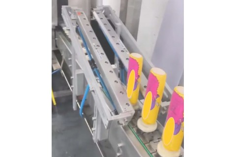 EXAIR超級風刀幫助瓶裝廠乾燥標籤EXAIR Super Air Knives Help to Dry Labels In Bottling Factory
